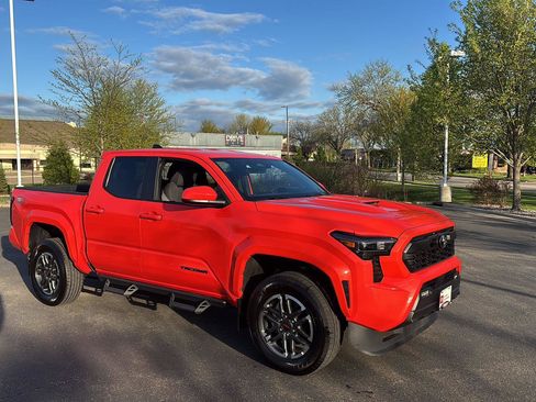 Used 2024 Toyota Tacoma TRD Sport AWD/4WD image 8