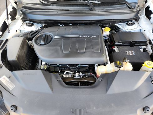 Used 2019 Jeep Cherokee Limited image 19