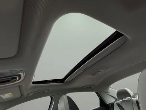 Used 2023 Hyundai Elantra Limited image 19