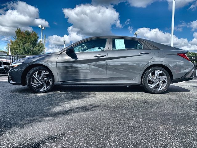 Used 2025 Hyundai Elantra SEL FWD image 5