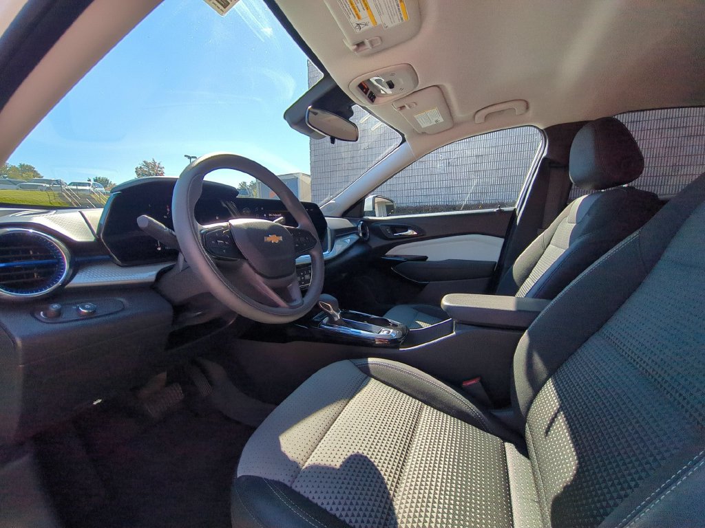 Used 2026 Chevrolet Trax LT FWD image 15