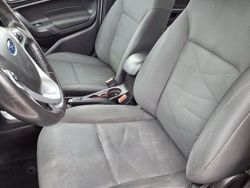 Used 2016 Ford Fiesta SE image 3