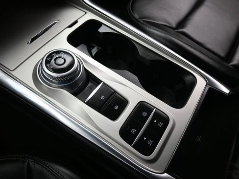 Used 2021 Ford Explorer XLT w/ Equipment Group 202A image 18