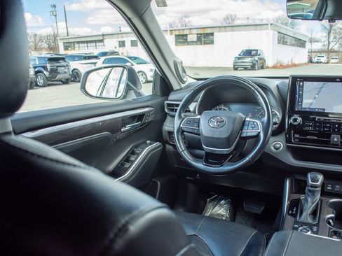 Used 2022 Toyota Highlander Platinum image 20