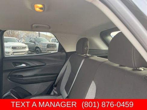 Used 2025 Chevrolet TrailBlazer LT AWD/4WD image 16
