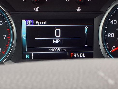 Used 2018 Chevrolet Traverse LT image 19