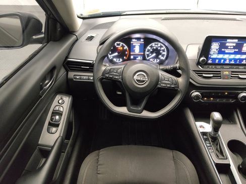 Used 2025 Nissan Altima 2.5 S FWD image 22