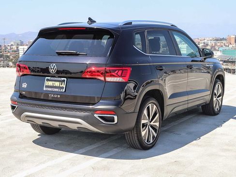 Used 2022 Volkswagen Taos SE image 4