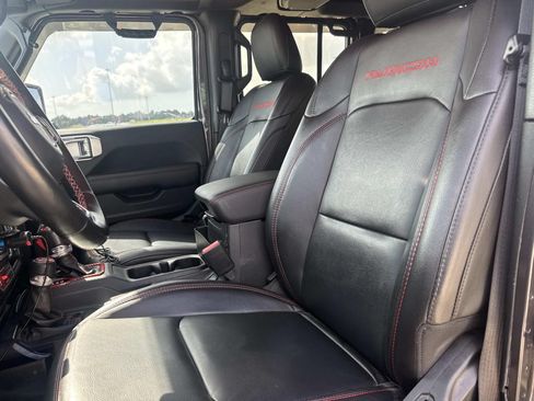 Used 2021 Jeep Wrangler Unlimited Rubicon w/ Cold Weather Group AWD/4WD image 15
