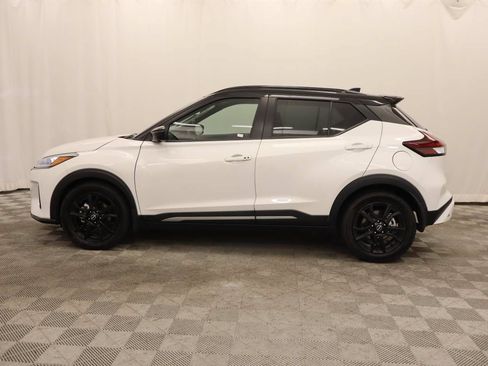 Used 2023 Nissan Kicks SR FWD image 2