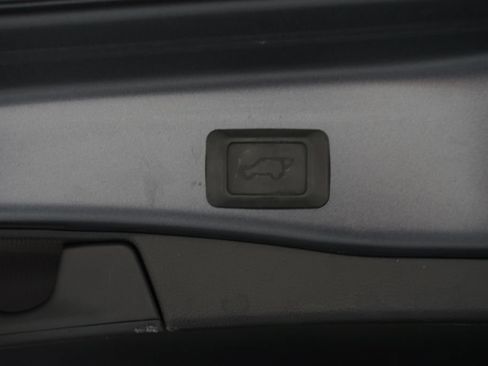 Used 2023 Toyota RAV4 SE w/ Weather & Moonroof Package image 36