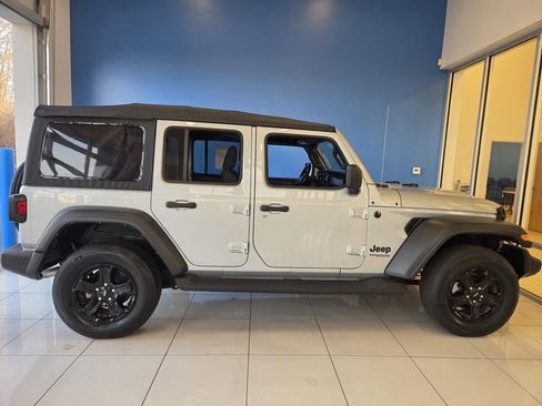 Used 2022 Jeep Wrangler Unlimited Sport image 5