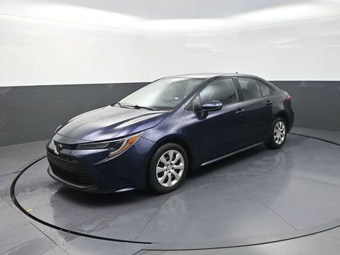 Used 2024 Toyota Corolla LE FWD image 3