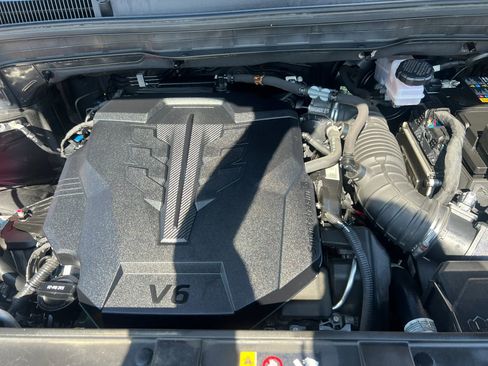 Used 2022 Kia Carnival EX image 35