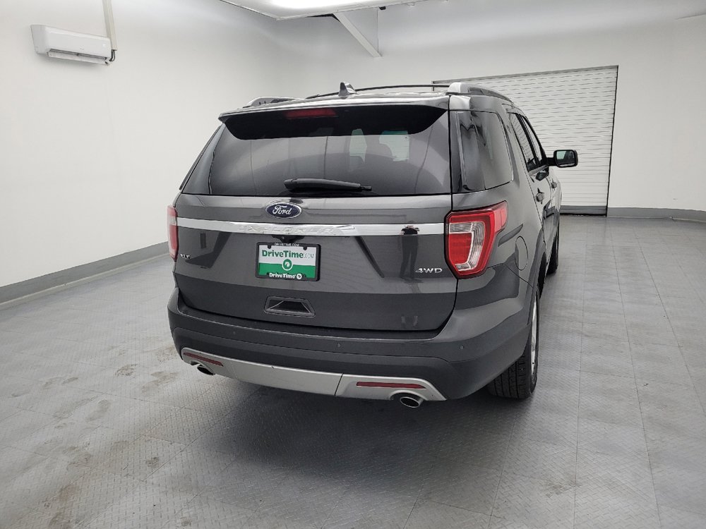 Used 2017 Ford Explorer XLT w/ Equipment Group 202A AWD/4WD image 7