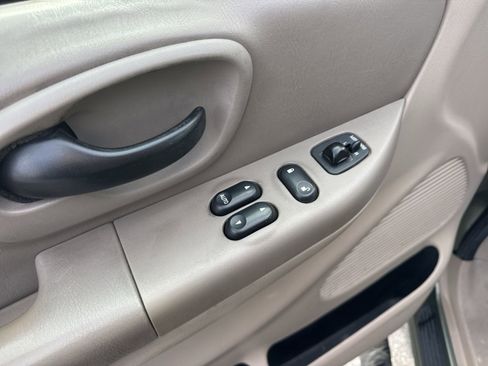 Used 2002 Ford F150 Lariat image 19