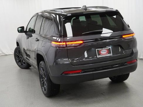 New 2025 Jeep Grand Cherokee Limited image 11