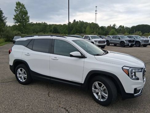 Used 2022 GMC Terrain SLE w/ Driver Convenience Package AWD/4WD image 10