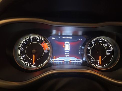 Used 2017 Jeep Cherokee Trailhawk AWD/4WD image 11