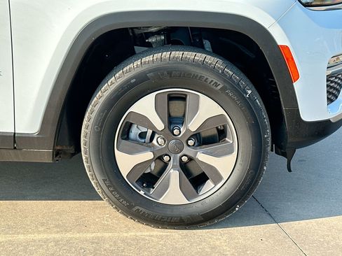 New 2023 Jeep Grand Cherokee 4WD 4xe image 10