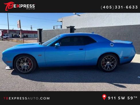 Used 2016 Dodge Challenger SRT w/ Technology Group image 6