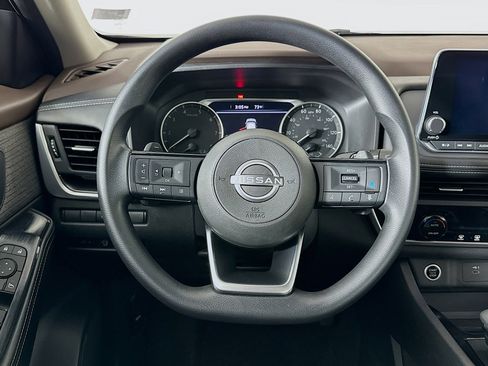 Used 2023 Nissan Rogue SV image 18