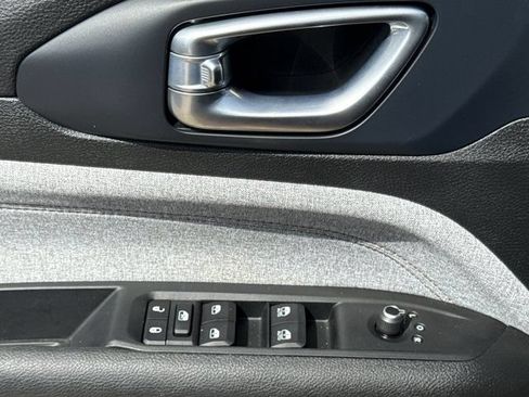Used 2022 Jeep Compass Latitude AWD/4WD image 16