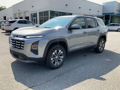 New 2026 Chevrolet Equinox LT w/ Convenience Package II AWD/4WD image 3