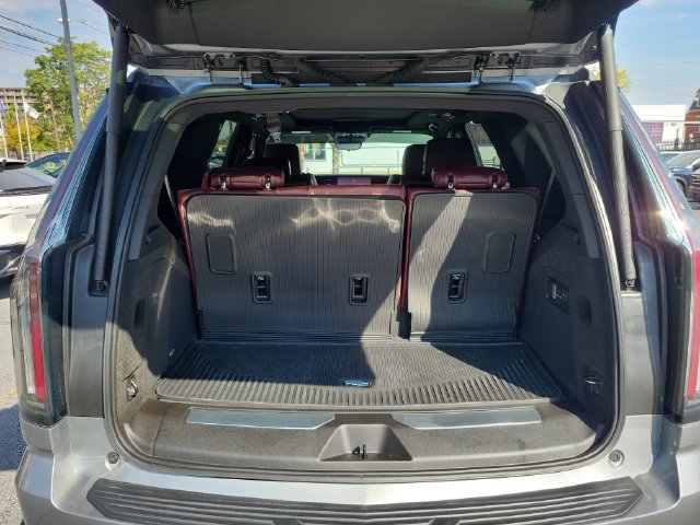 Used 2026 Cadillac Escalade Luxury w/ LPO, Radiant Package AWD/4WD image 31