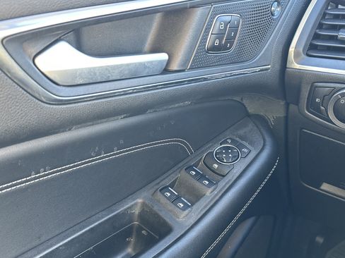 Used 2023 Ford Edge Titanium image 25