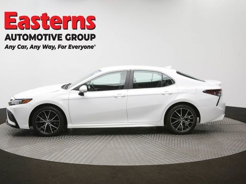 Used 2024 Toyota Camry SE image 63