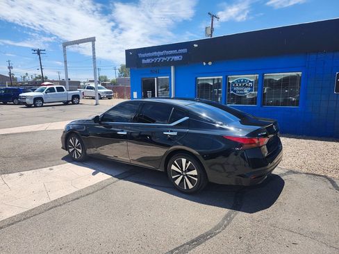 Used 2019 Nissan Altima 2.5 SV FWD image 4
