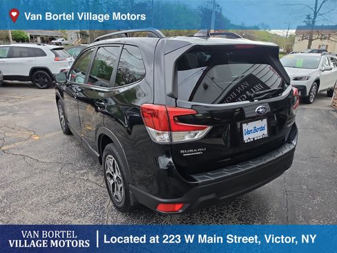 Used 2021 Subaru Forester Premium AWD/4WD image 7