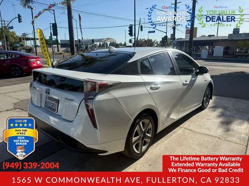 Used 2017 Toyota Prius Four Touring FWD image 9