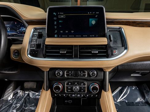 Used 2023 Chevrolet Suburban Premier w/ Premium Package image 24