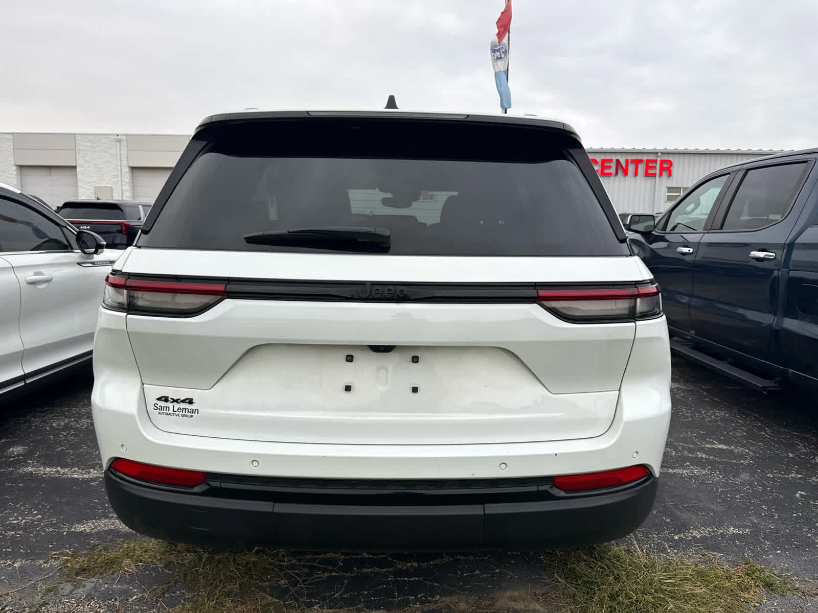 Used 2024 Jeep Grand Cherokee Altitude AWD/4WD image 5