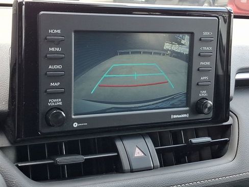 Used 2022 Toyota RAV4 LE AWD/4WD image 4
