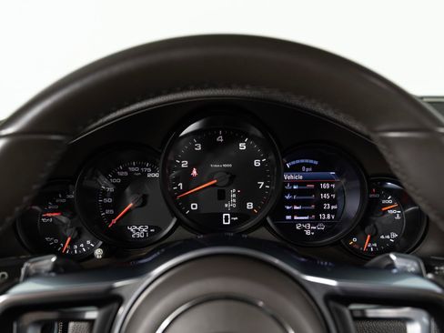 Used 2017 Porsche 911 Carrera RWD image 5