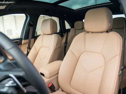 New 2026 Porsche Macan image 5