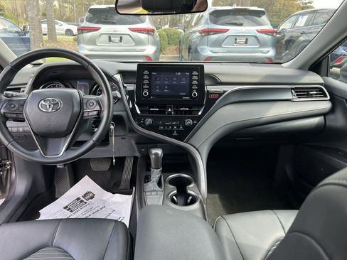 Used 2024 Toyota Camry SE image 31