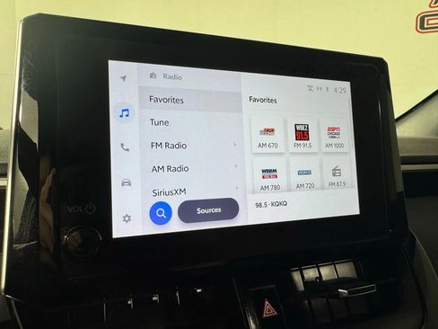 Used 2023 Toyota Corolla SE w/ SE Premium Package image 19