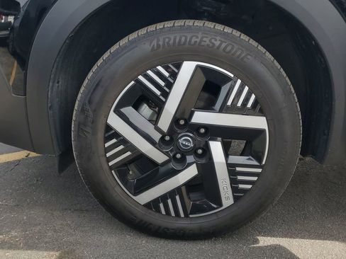 Used 2025 Nissan Kicks SV image 9