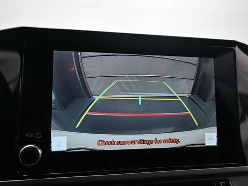 Used 2025 Toyota Camry SE w/ Convenience Package FWD image 18