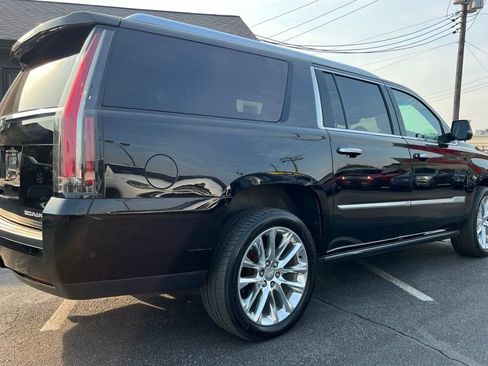 Used 2020 Cadillac Escalade ESV Premium Luxury image 6