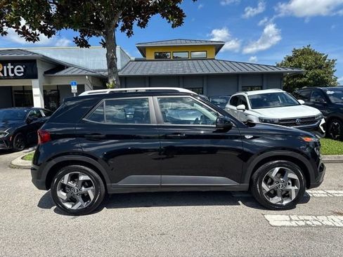 Used 2025 Hyundai Venue SEL FWD image 8