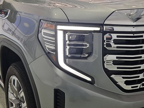 Used 2025 GMC Sierra 1500 Denali w/ Denali Reserve Package AWD/4WD image 7