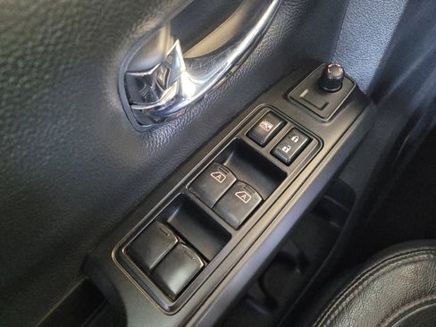 Used 2018 Nissan Titan SV w/ SV Convenience Package RWD image 27