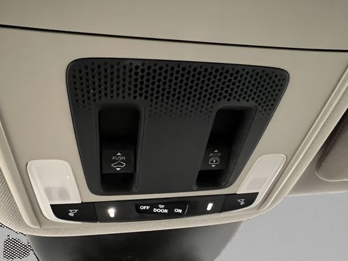 Used 2025 Honda Pilot Touring image 23