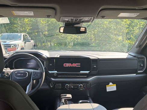 New 2026 GMC Sierra 1500 SLT w/ SLT Premium Package AWD/4WD image 12