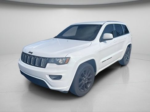 Used 2018 Jeep Grand Cherokee Altitude AWD/4WD image 2